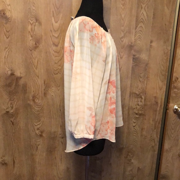 Multicolored Scoop Neck Flutter Sleeve Blouse - Picture 5 of 11